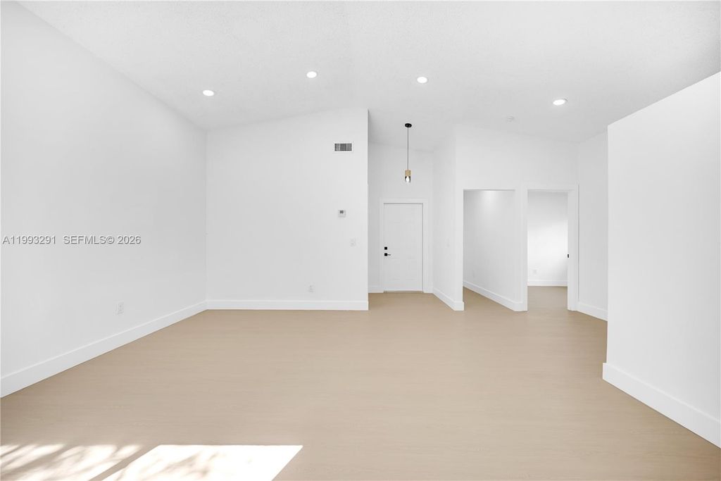 Image 26 of property listing at 13608 SW 286th Ter, Homestead, FL 33033