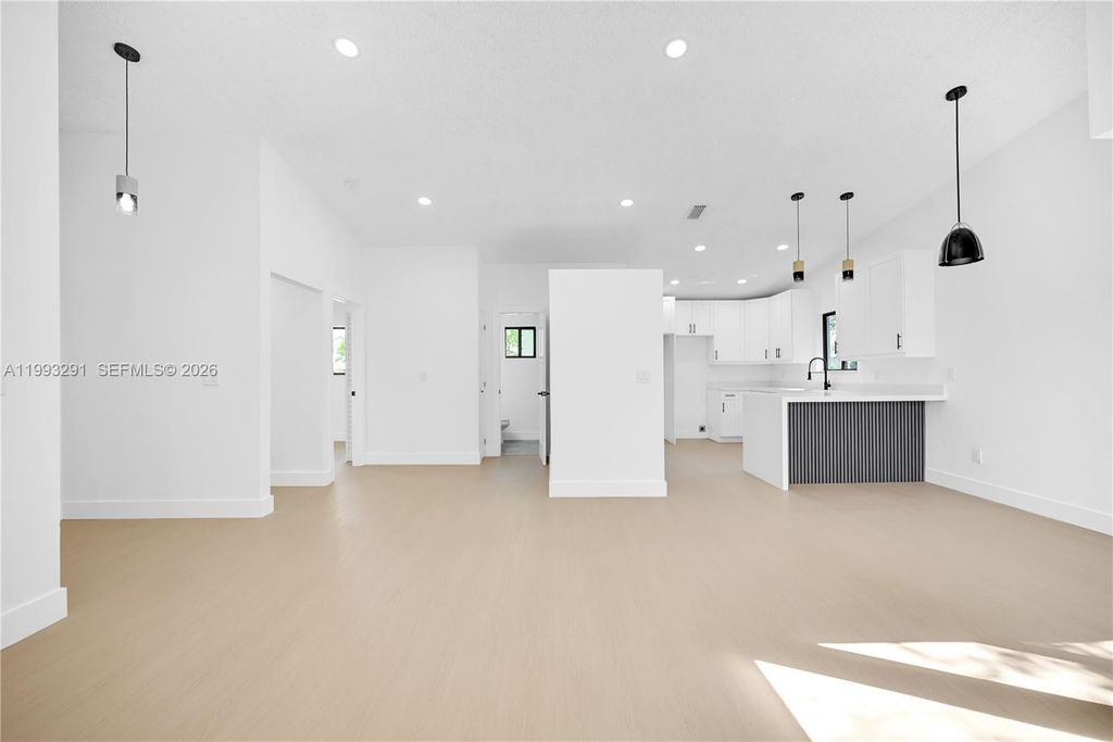 Image 27 of property listing at 13608 SW 286th Ter, Homestead, FL 33033