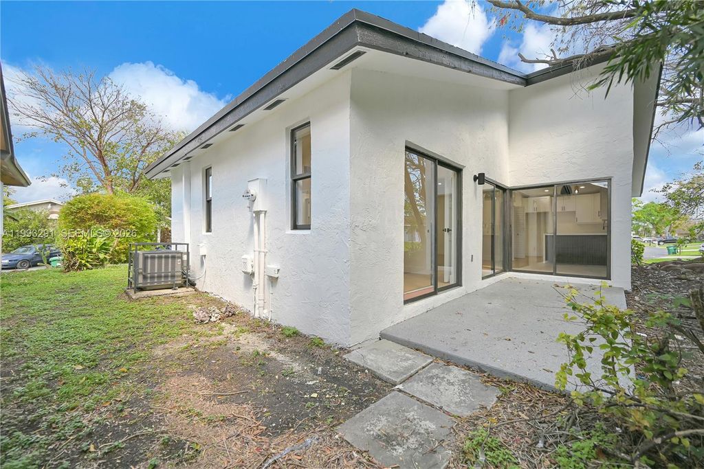 Image 3 of property listing at 13608 SW 286th Ter, Homestead, FL 33033