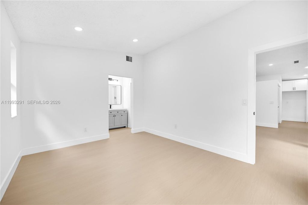 Image 31 of property listing at 13608 SW 286th Ter, Homestead, FL 33033