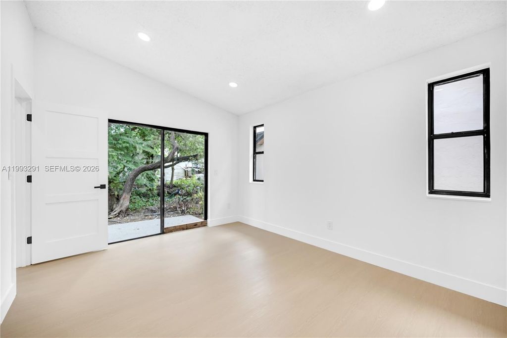 Image 33 of property listing at 13608 SW 286th Ter, Homestead, FL 33033