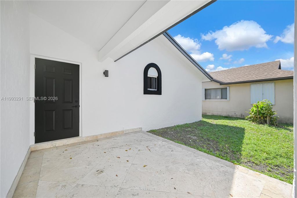 Image 5 of property listing at 13608 SW 286th Ter, Homestead, FL 33033