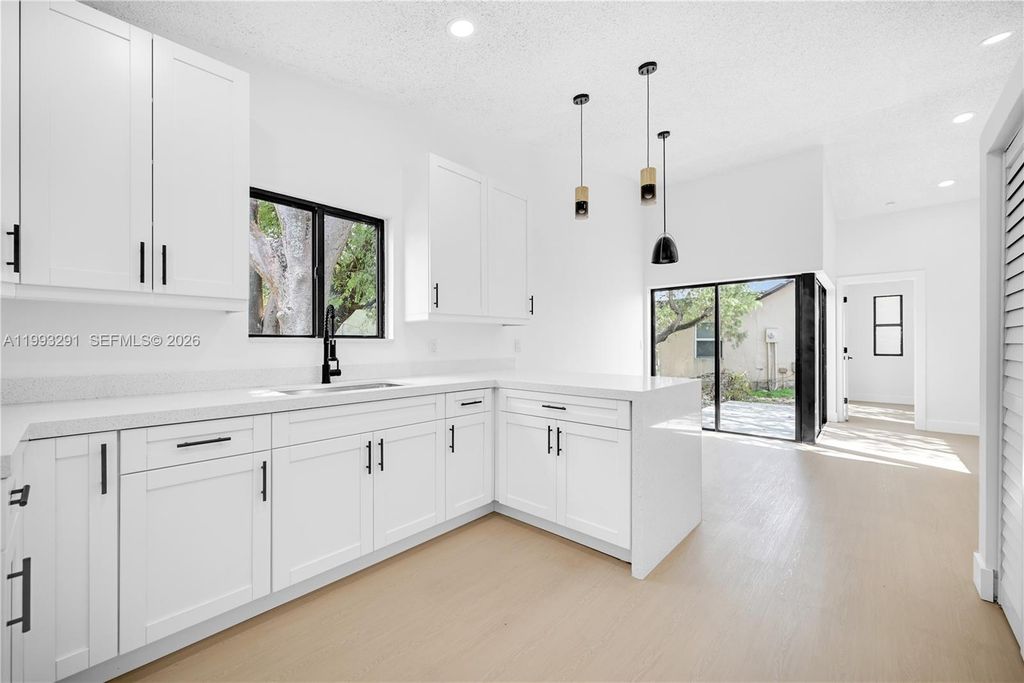 Image 9 of property listing at 13608 SW 286th Ter, Homestead, FL 33033