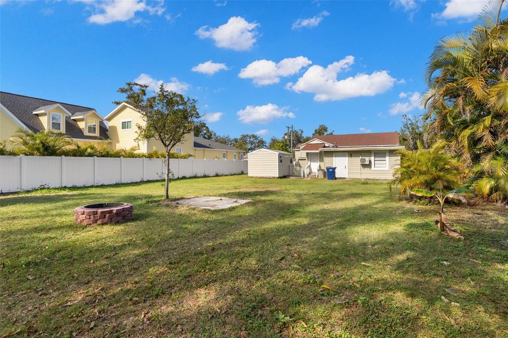Image 5 of property listing at 1112 W PENINSULAR STREET, Tampa, FL 33603
