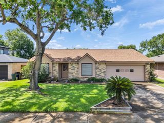 6209 Woodvale Drive, League City, TX 77573