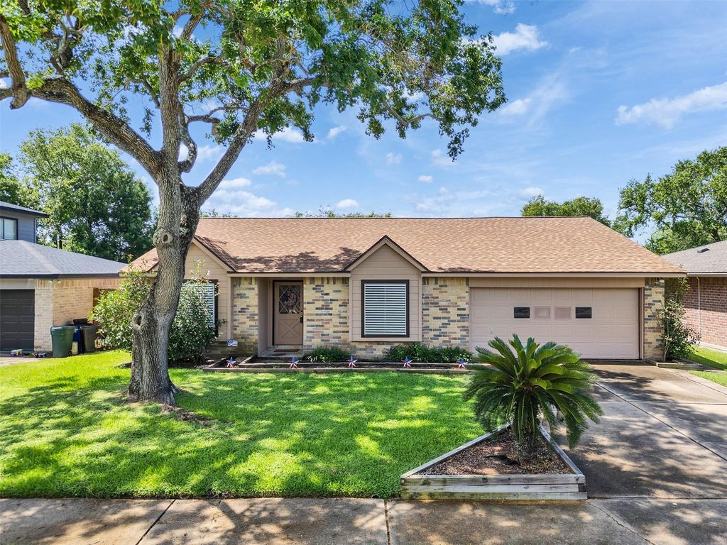 6209 Woodvale Drive, League City, TX 77573