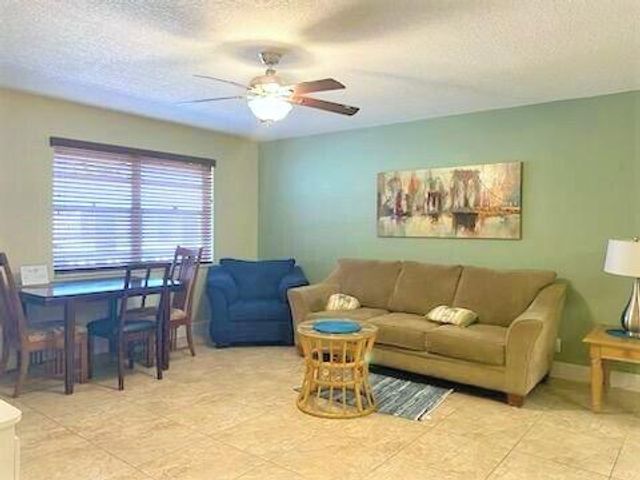 801 Hummingbird Way 205, North Palm Beach, FL 33408