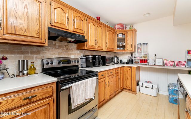 2845 Hikes Ln 102, Louisville, KY 40218