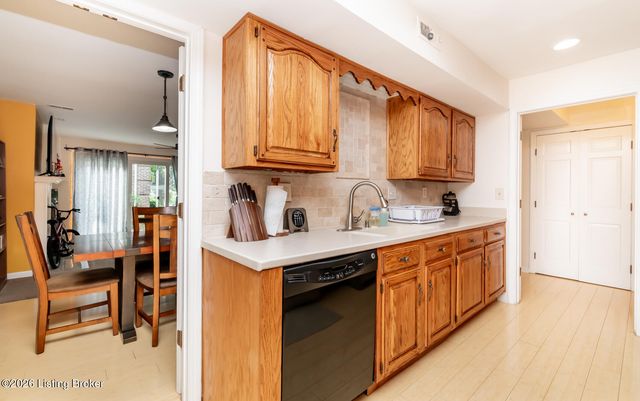 2845 Hikes Ln 102, Louisville, KY 40218