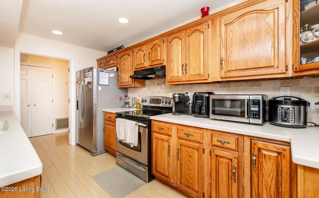 2845 Hikes Ln 102, Louisville, KY 40218