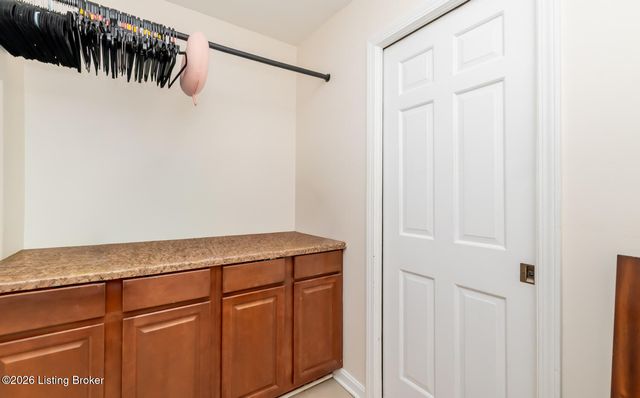 2845 Hikes Ln 102, Louisville, KY 40218