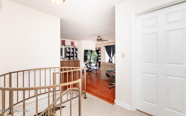 2845 Hikes Ln 102, Louisville, KY 40218