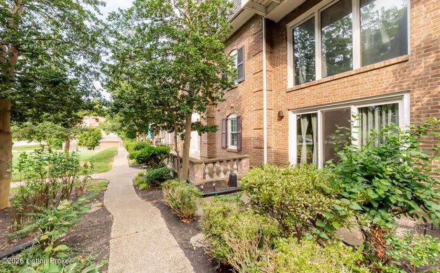 2845 Hikes Ln 102, Louisville, KY 40218