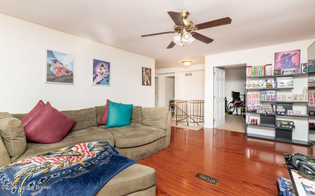 2845 Hikes Ln 102, Louisville, KY 40218