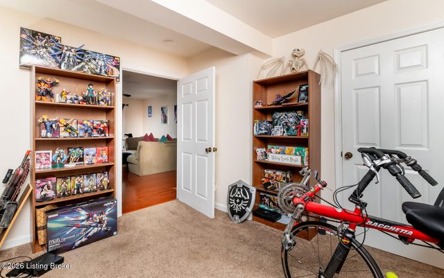 2845 Hikes Ln 102, Louisville, KY 40218