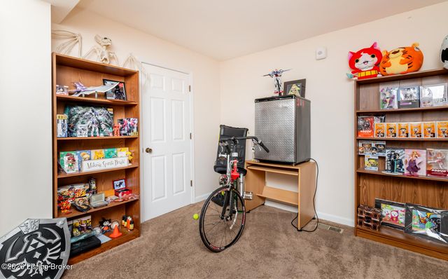 2845 Hikes Ln 102, Louisville, KY 40218