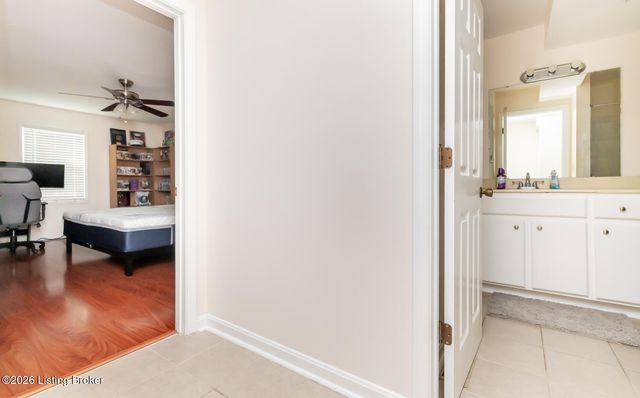 2845 Hikes Ln 102, Louisville, KY 40218