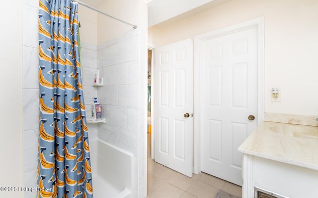 2845 Hikes Ln 102, Louisville, KY 40218