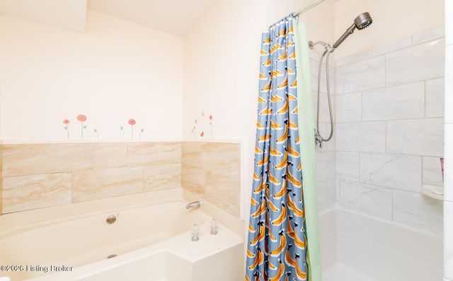 2845 Hikes Ln 102, Louisville, KY 40218