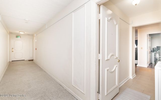 2845 Hikes Ln 102, Louisville, KY 40218