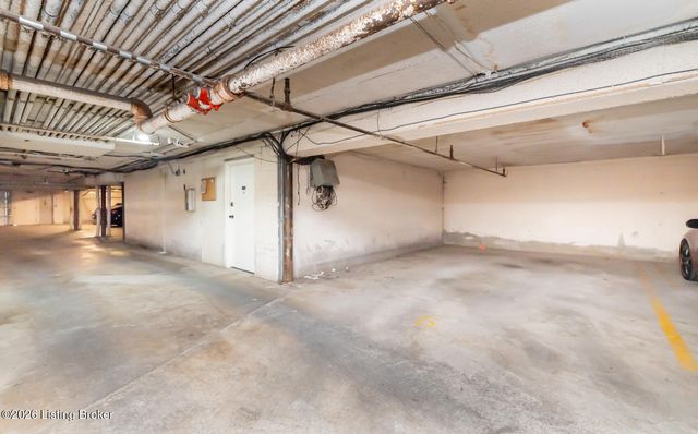 2845 Hikes Ln 102, Louisville, KY 40218