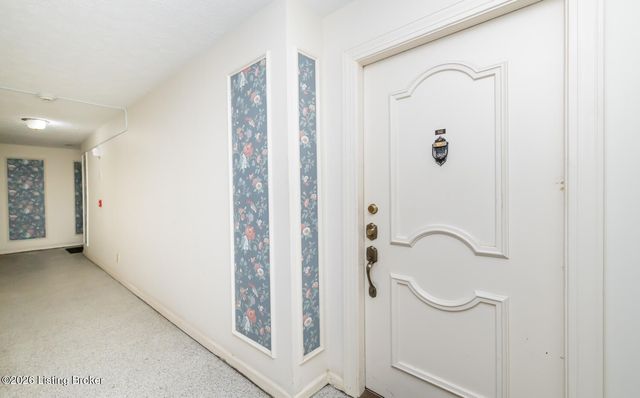 2845 Hikes Ln 102, Louisville, KY 40218