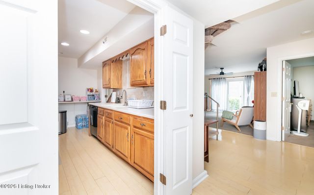 2845 Hikes Ln 102, Louisville, KY 40218
