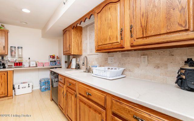 2845 Hikes Ln 102, Louisville, KY 40218