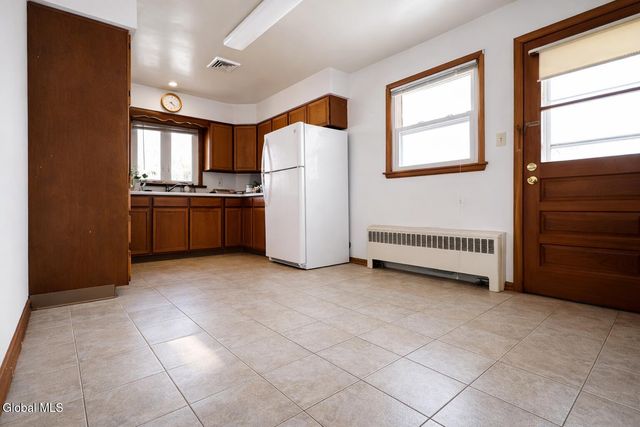 113 Russell Road Floor 2, Albany, NY 12203