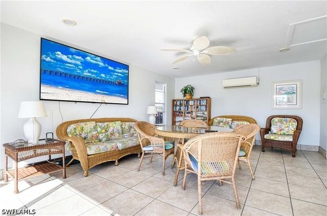 5651 Rattlesnake Hamm RD C-201, Naples, FL 34113