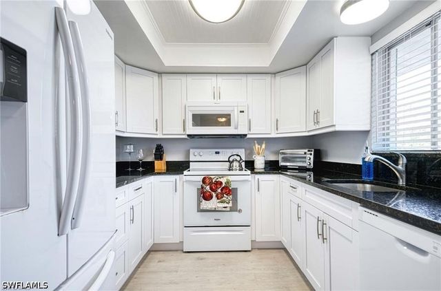 5651 Rattlesnake Hamm RD C-201, Naples, FL 34113