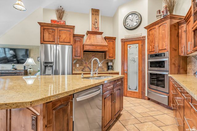 11159 S VIA ENCANTADA WAY, South Jordan, UT 84095