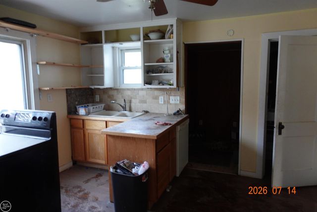 21804 Rosedale Street, Saint Clair Shores, MI 48080