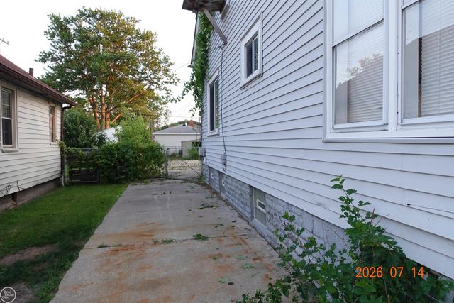 21804 Rosedale Street, Saint Clair Shores, MI 48080