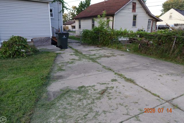 21804 Rosedale Street, Saint Clair Shores, MI 48080