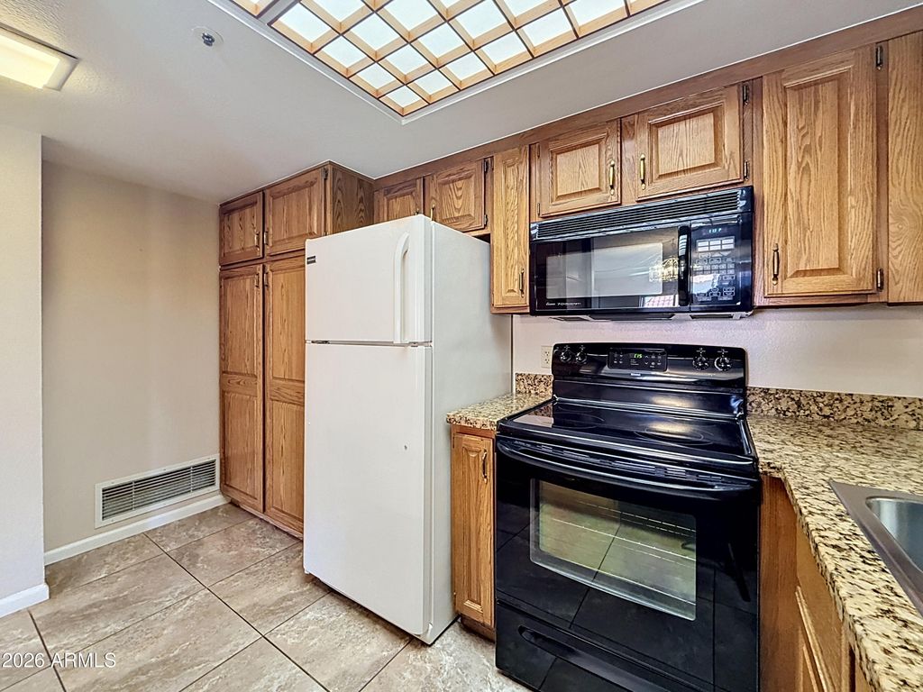 10330 W Thunderbird Boulevard A303, Sun City, AZ 85351 — photo 5