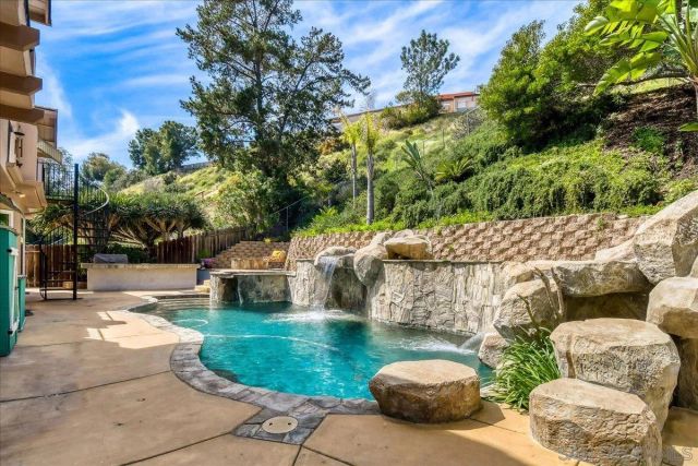 2552 Arnott Street, San Diego, CA 92110