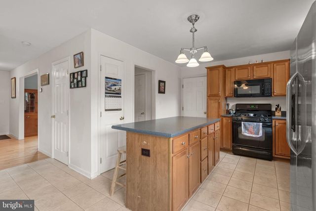 11 PARKVIEW DR, Seven Valleys, PA 17360