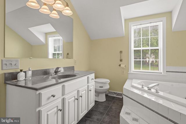 11 PARKVIEW DR, Seven Valleys, PA 17360