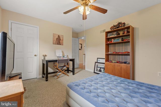 11 PARKVIEW DR, Seven Valleys, PA 17360