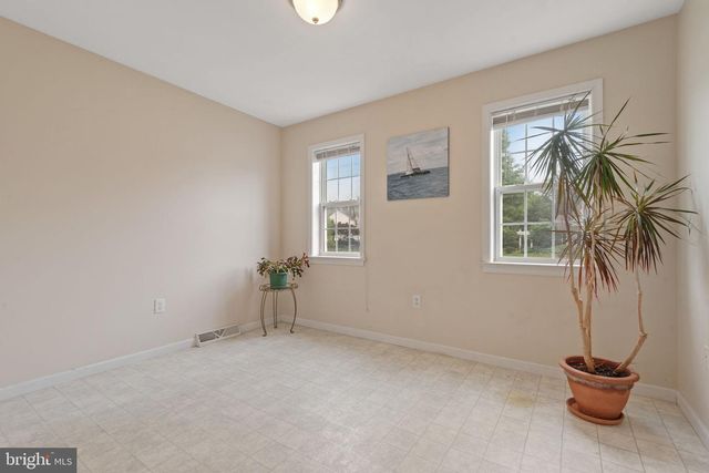 11 PARKVIEW DR, Seven Valleys, PA 17360