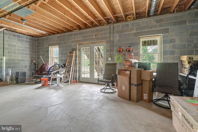 11 PARKVIEW DR, Seven Valleys, PA 17360
