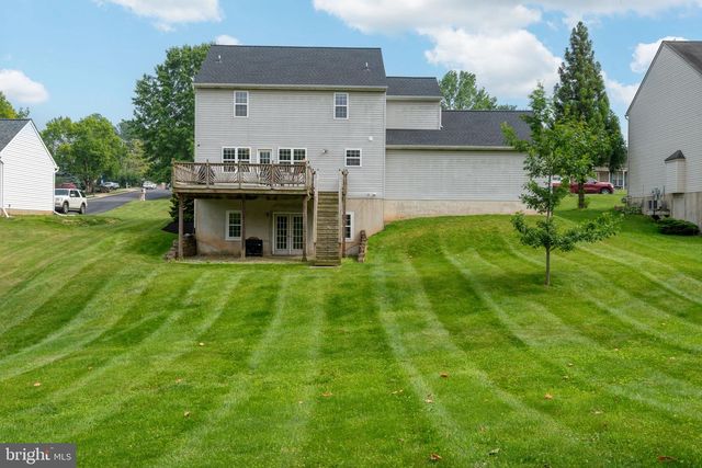 11 PARKVIEW DR, Seven Valleys, PA 17360