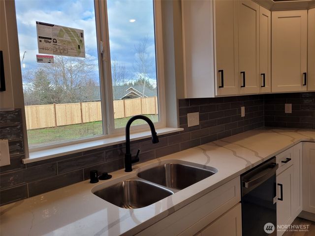 22 Raven Lane, Elma, WA 98541