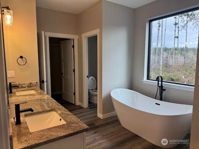 22 Raven Lane, Elma, WA 98541