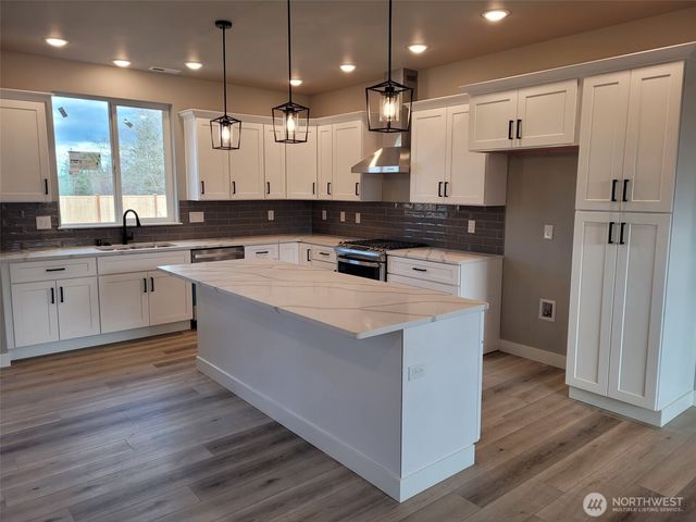 22 Raven Lane, Elma, WA 98541