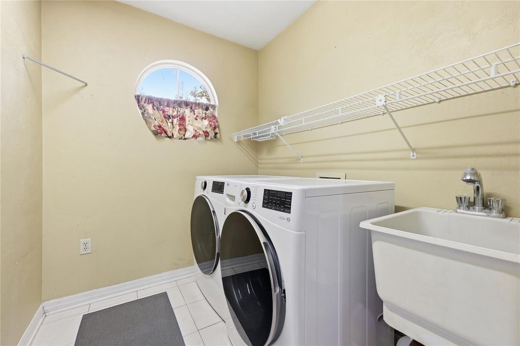 Image 23 of property listing at 4249 NW 56TH WAY, Gainesville, FL 32606