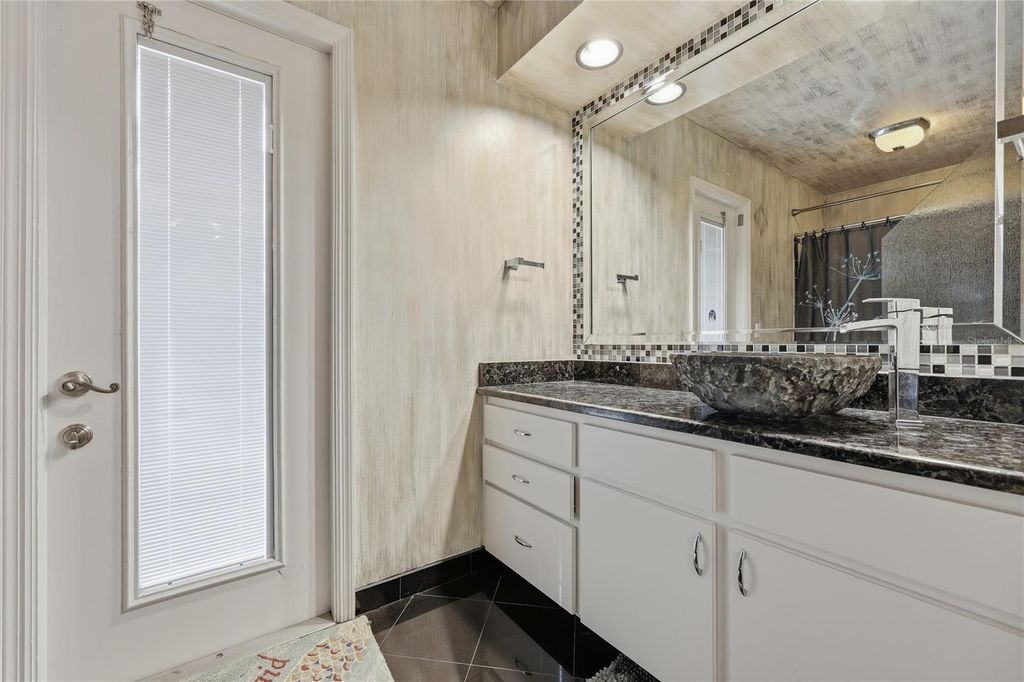 Image 31 of property listing at 4249 NW 56TH WAY, Gainesville, FL 32606