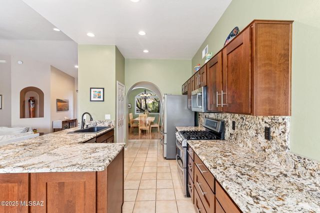 11681 N La Tanya Drive, Oro Valley, AZ 85737