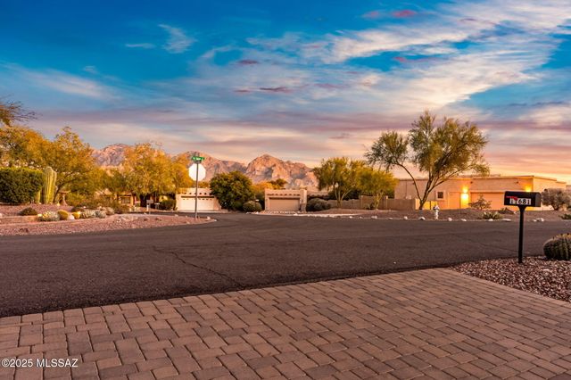 11681 N La Tanya Drive, Oro Valley, AZ 85737